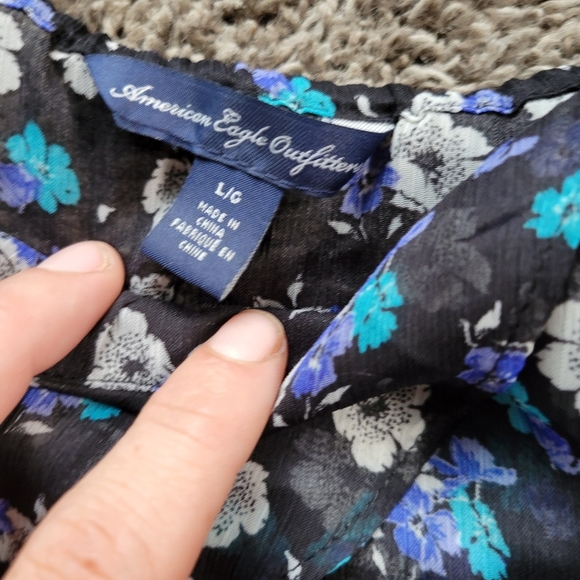 American Eagle Black Blue Flower Tank Woman's Large - Picture 6 of 7